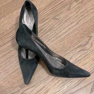 Almafi 100% Italian Suede Leather Pumps, size 9
